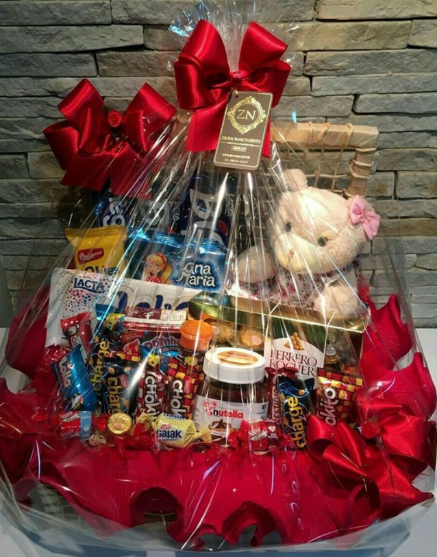 RED VELVET ROYALE HAMPER 